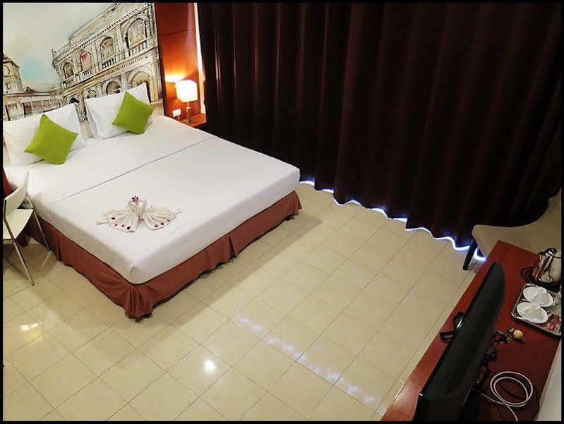 Sugar Ohana Poshtel Pantai Kata Luaran gambar